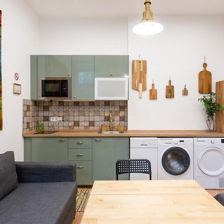 Industrial Style Appartment With Ac Steps To Gozsdu Budapest Exterior foto
