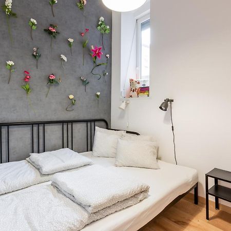 Industrial Style Appartment With Ac Steps To Gozsdu Budapest Exterior foto