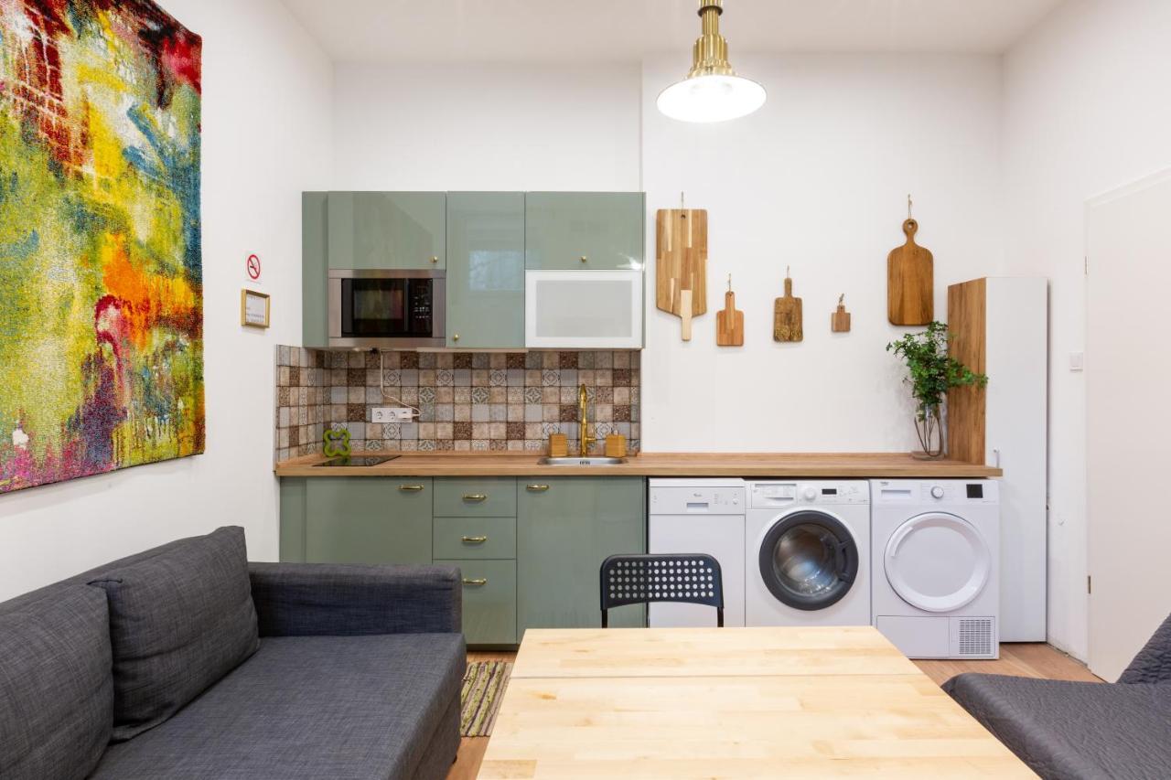 Industrial Style Appartment With Ac Steps To Gozsdu Budapest Exterior foto