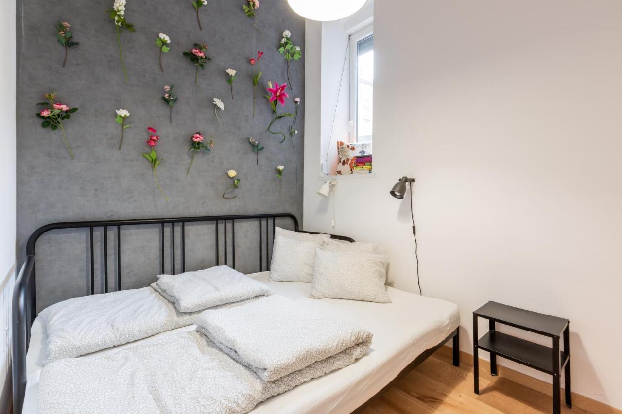 Industrial Style Appartment With Ac Steps To Gozsdu Budapest Exterior foto