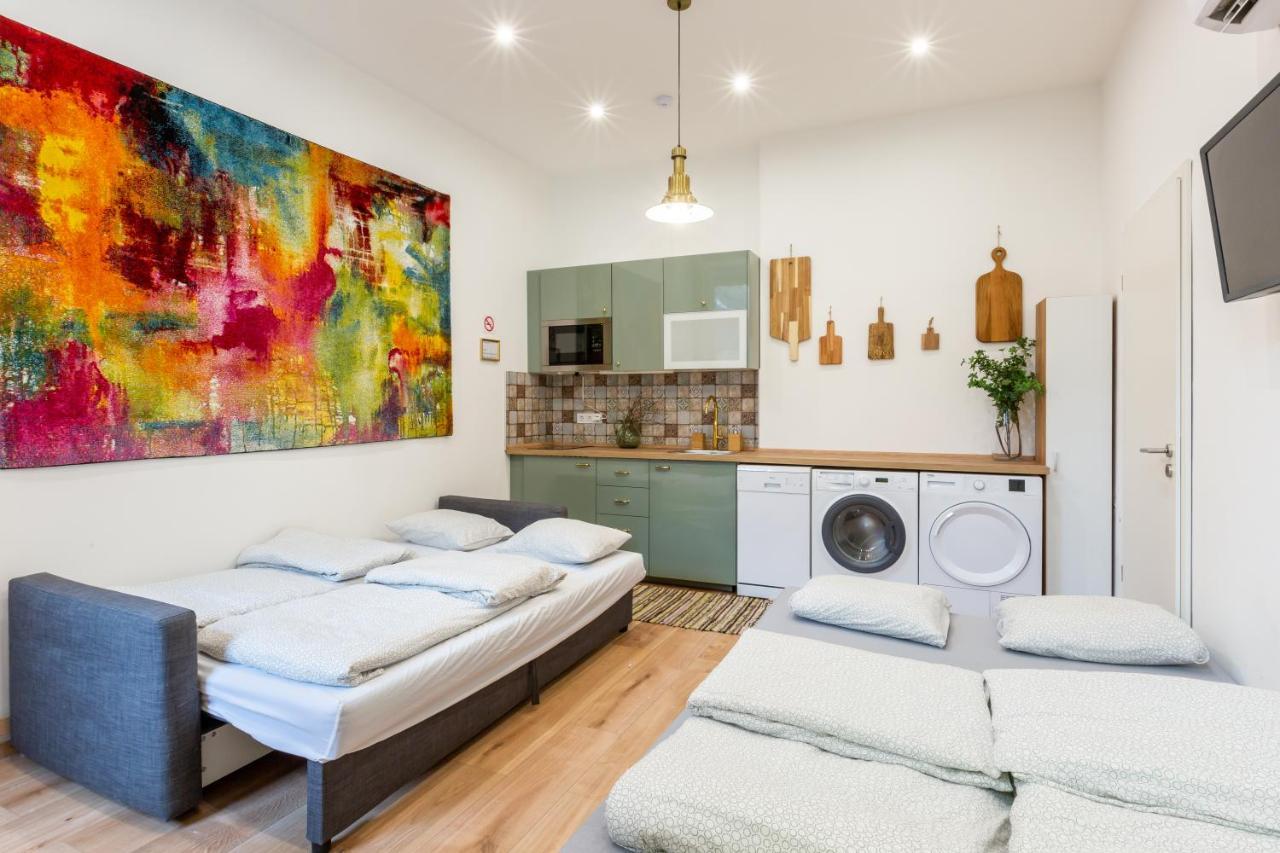 Industrial Style Appartment With Ac Steps To Gozsdu Budapest Exterior foto