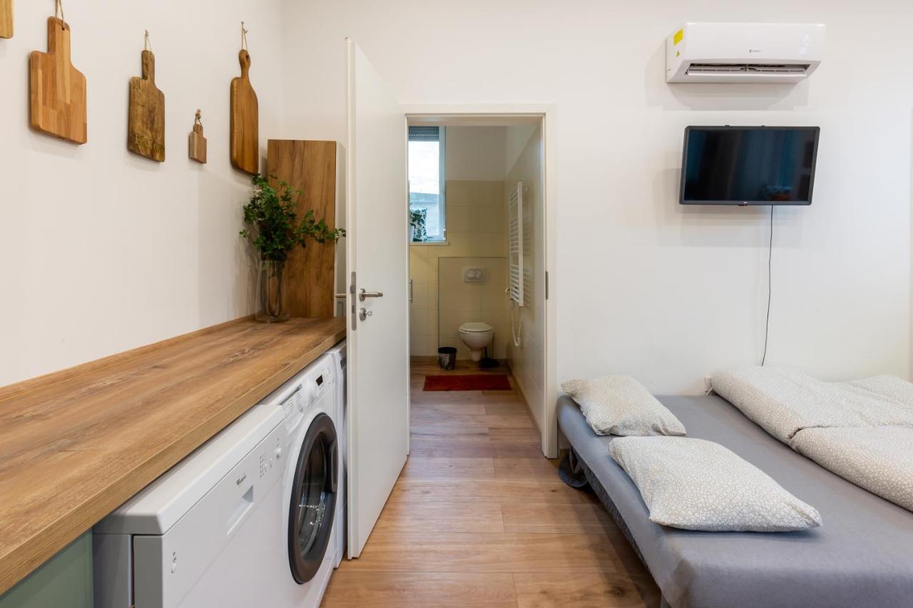 Industrial Style Appartment With Ac Steps To Gozsdu Budapest Exterior foto