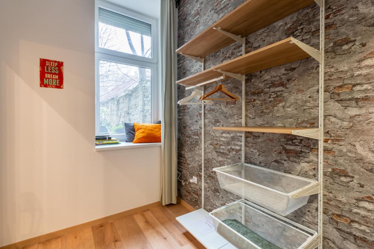 Industrial Style Appartment With Ac Steps To Gozsdu Budapest Exterior foto