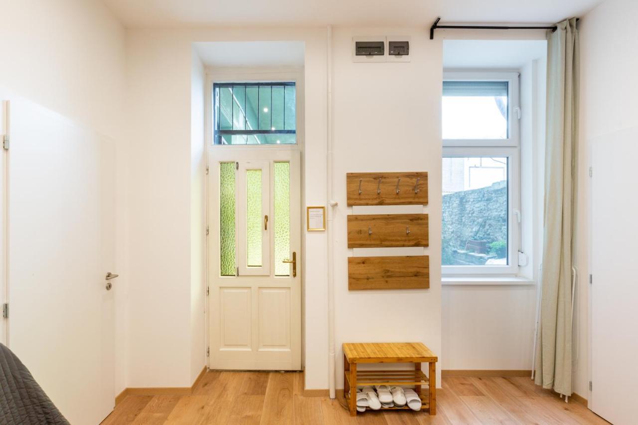 Industrial Style Appartment With Ac Steps To Gozsdu Budapest Exterior foto