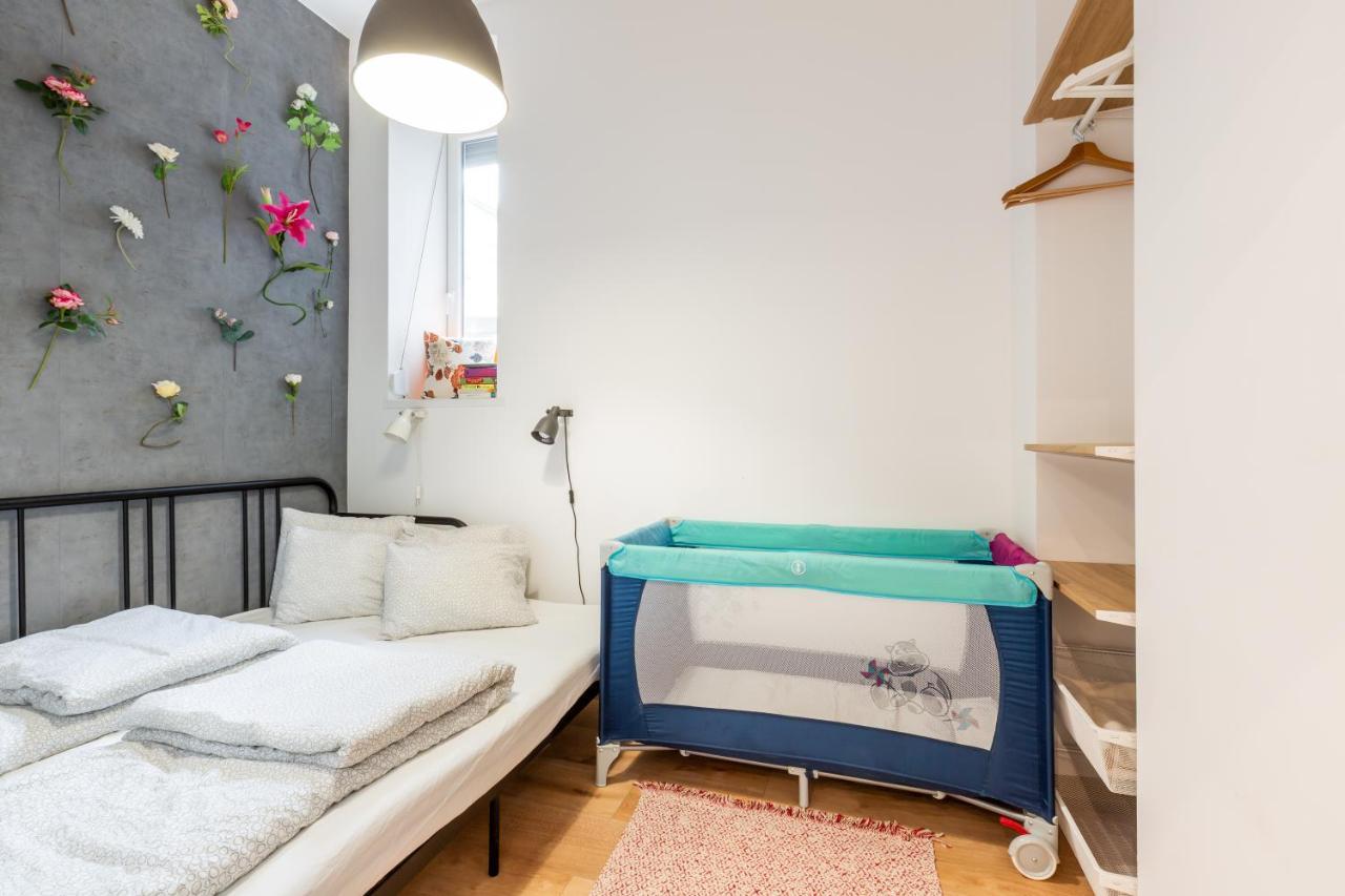 Industrial Style Appartment With Ac Steps To Gozsdu Budapest Exterior foto