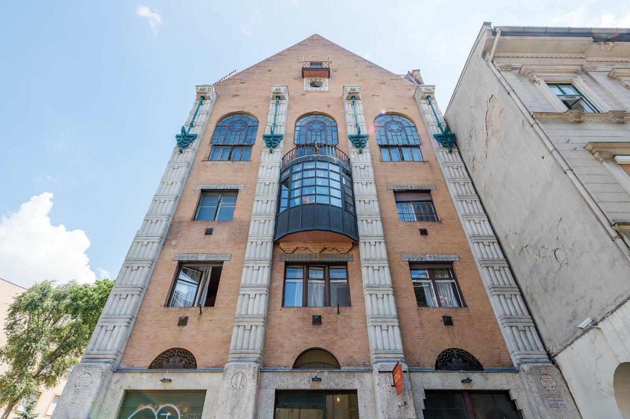 Industrial Style Appartment With Ac Steps To Gozsdu Budapest Exterior foto